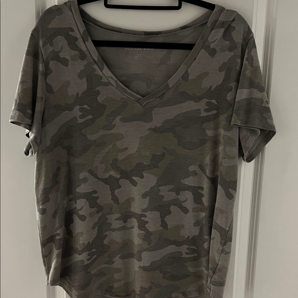 American Eagle Outfitters Green Camo Short Sleeve Tee